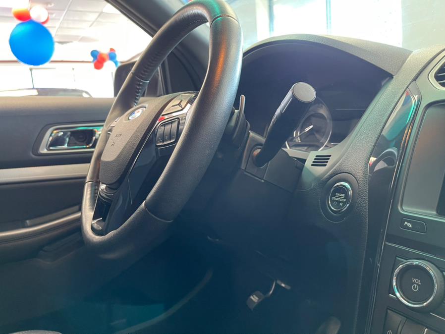 2016 Ford Explorer FWD 4dr XLT, available for sale in Inwood, New York | 5 Towns Drive. Inwood, New York 2016 Ford Explorer FWD 4dr XLT, available for sale in Inwood, New York | 5 Towns Drive. Inwood, New York
