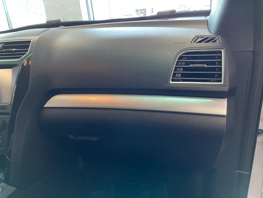2016 Ford Explorer FWD 4dr XLT, available for sale in Inwood, New York | 5 Towns Drive. Inwood, New York 2016 Ford Explorer FWD 4dr XLT, available for sale in Inwood, New York | 5 Towns Drive. Inwood, New York