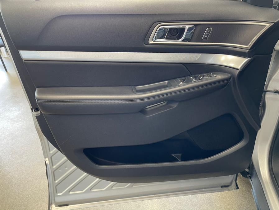 2016 Ford Explorer FWD 4dr XLT, available for sale in Inwood, New York | 5 Towns Drive. Inwood, New York 2016 Ford Explorer FWD 4dr XLT, available for sale in Inwood, New York | 5 Towns Drive. Inwood, New York