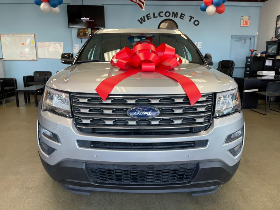 2016 Ford Explorer FWD 4dr XLT, available for sale in Inwood, New York | 5 Towns Drive. Inwood, New York 2016 Ford Explorer FWD 4dr XLT, available for sale in Inwood, New York | 5 Towns Drive. Inwood, New York