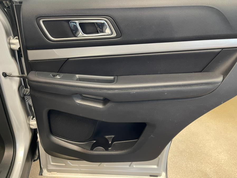 2016 Ford Explorer FWD 4dr XLT, available for sale in Inwood, New York | 5 Towns Drive. Inwood, New York 2016 Ford Explorer FWD 4dr XLT, available for sale in Inwood, New York | 5 Towns Drive. Inwood, New York