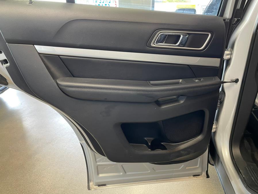 2016 Ford Explorer FWD 4dr XLT, available for sale in Inwood, New York | 5 Towns Drive. Inwood, New York 2016 Ford Explorer FWD 4dr XLT, available for sale in Inwood, New York | 5 Towns Drive. Inwood, New York