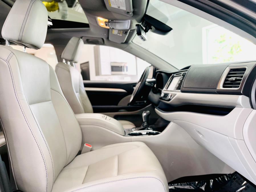 Used Toyota Highlander XLE V6 AWD (Natl) 2019 | Luxury Motor Club. Franklin Square, New York Used Toyota Highlander XLE V6 AWD (Natl) 2019 | Luxury Motor Club. Franklin Square, New York