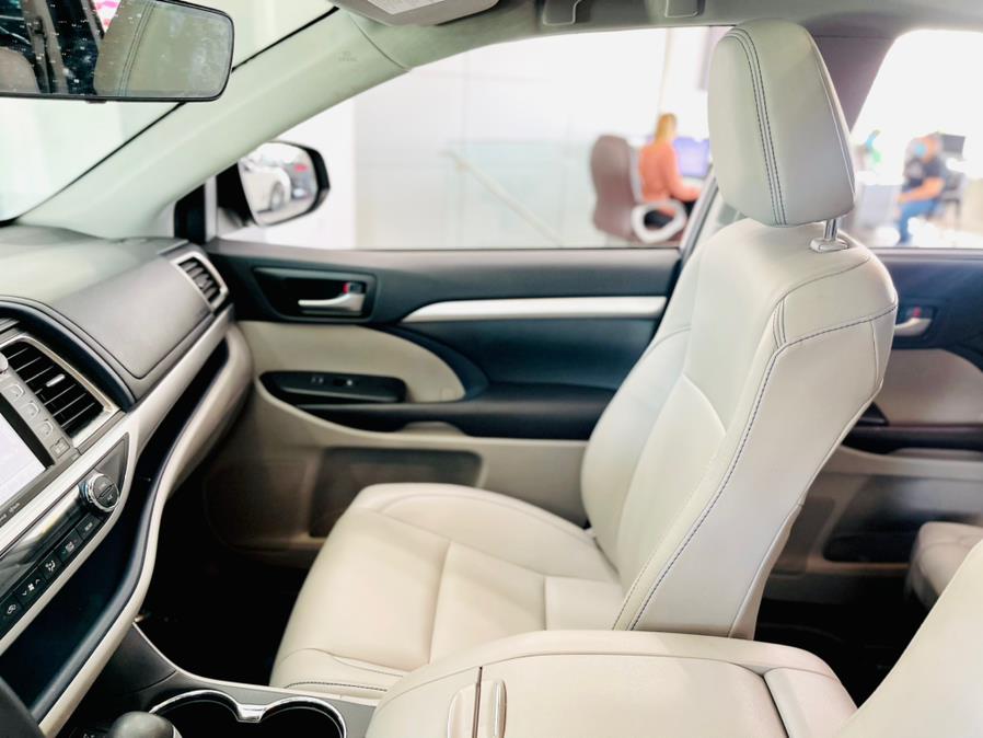 Used Toyota Highlander XLE V6 AWD (Natl) 2019 | Luxury Motor Club. Franklin Square, New York Used Toyota Highlander XLE V6 AWD (Natl) 2019 | Luxury Motor Club. Franklin Square, New York