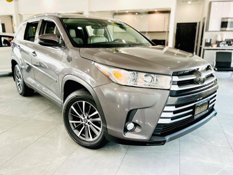 Used Toyota Highlander XLE V6 AWD (Natl) 2019 | Luxury Motor Club. Franklin Square, New York Used Toyota Highlander XLE V6 AWD (Natl) 2019 | Luxury Motor Club. Franklin Square, New York