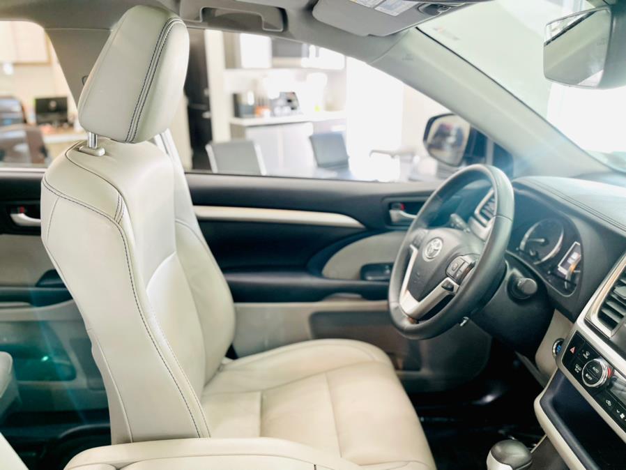 Used Toyota Highlander XLE V6 AWD (Natl) 2019 | Luxury Motor Club. Franklin Square, New York Used Toyota Highlander XLE V6 AWD (Natl) 2019 | Luxury Motor Club. Franklin Square, New York
