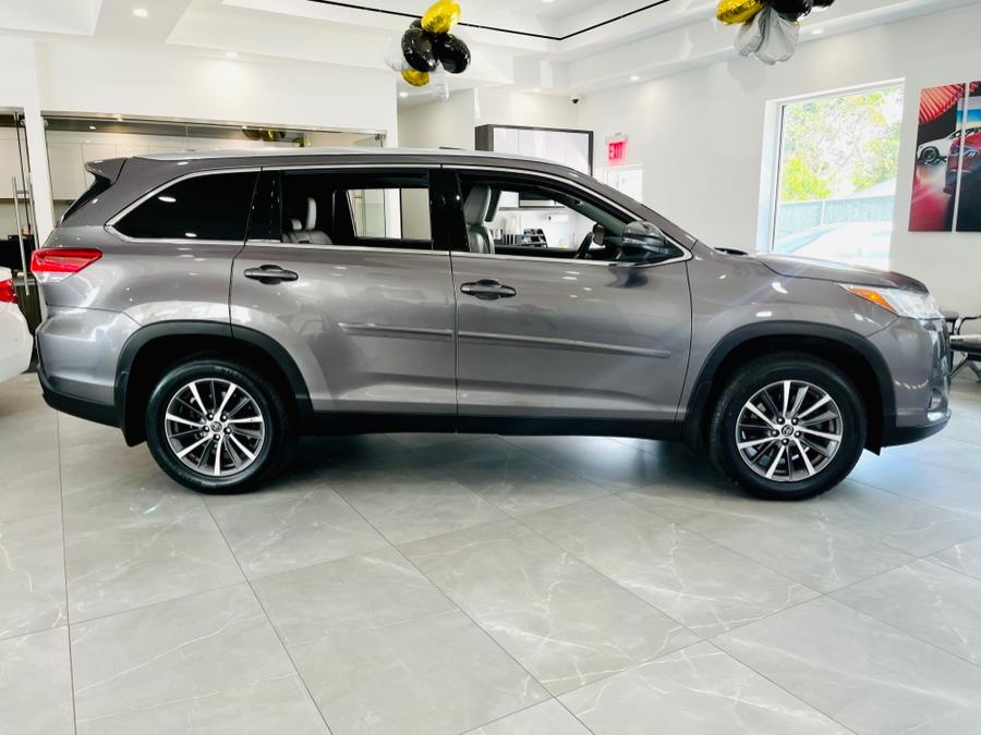 Used Toyota Highlander XLE V6 AWD (Natl) 2019 | Luxury Motor Club. Franklin Square, New York Used Toyota Highlander XLE V6 AWD (Natl) 2019 | Luxury Motor Club. Franklin Square, New York