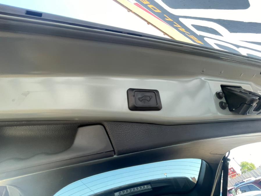 2019 Toyota RAV4 XLE Premium AWD (Natl), available for sale in Brooklyn, New York | Brooklyn Auto Mall LLC. Brooklyn, New York 2019 Toyota RAV4 XLE Premium AWD (Natl), available for sale in Brooklyn, New York | Brooklyn Auto Mall LLC. Brooklyn, New York