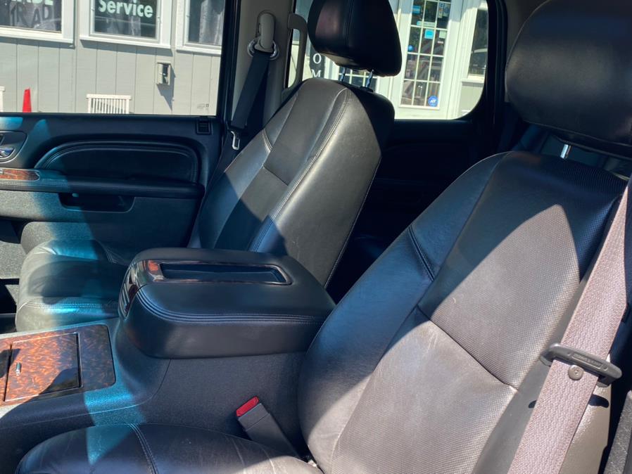 Used GMC Yukon AWD 4dr 1500 Denali 2011 | Lava Motors 2 Inc. Canton, Connecticut Used GMC Yukon AWD 4dr 1500 Denali 2011 | Lava Motors 2 Inc. Canton, Connecticut