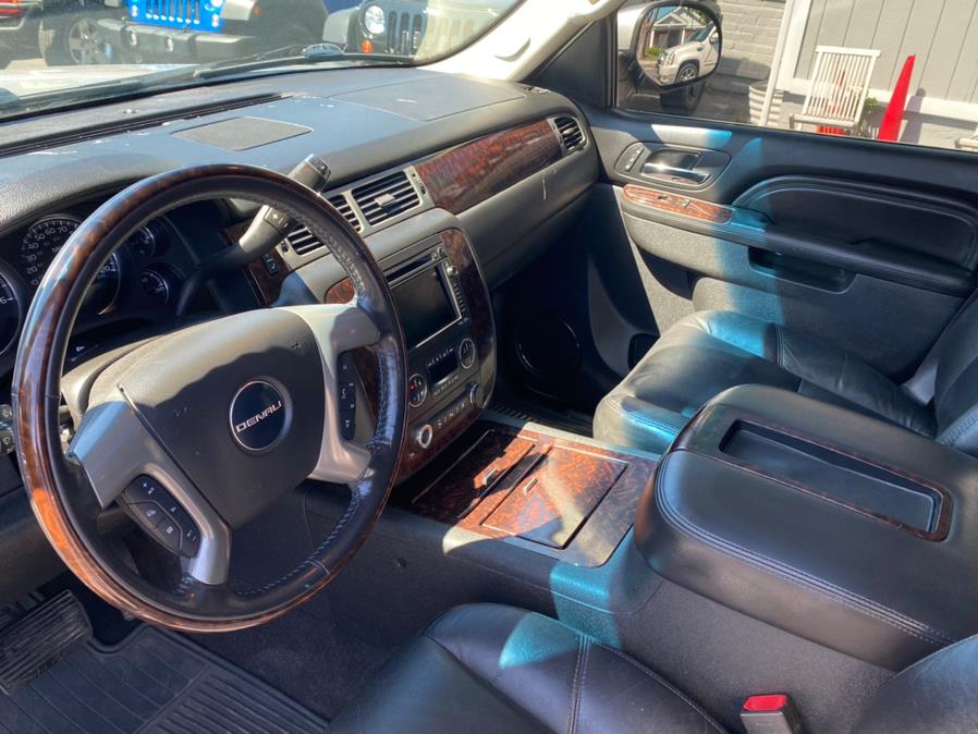 Used GMC Yukon AWD 4dr 1500 Denali 2011 | Lava Motors 2 Inc. Canton, Connecticut Used GMC Yukon AWD 4dr 1500 Denali 2011 | Lava Motors 2 Inc. Canton, Connecticut