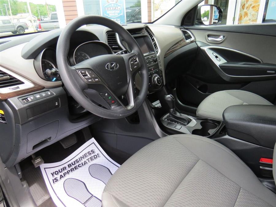 Used Hyundai Santa Fe SE AWD 4dr SUV 2017 | Lake City Exports Inc. Auburn, Maine Used Hyundai Santa Fe SE AWD 4dr SUV 2017 | Lake City Exports Inc. Auburn, Maine
