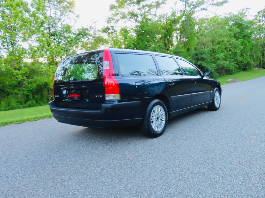 2004 Volvo V70 2.4L Auto w/Sunroof, available for sale in North Salem, New York | Meccanic Shop North Inc. North Salem, New York 2004 Volvo V70 2.4L Auto w/Sunroof, available for sale in North Salem, New York | Meccanic Shop North Inc. North Salem, New York