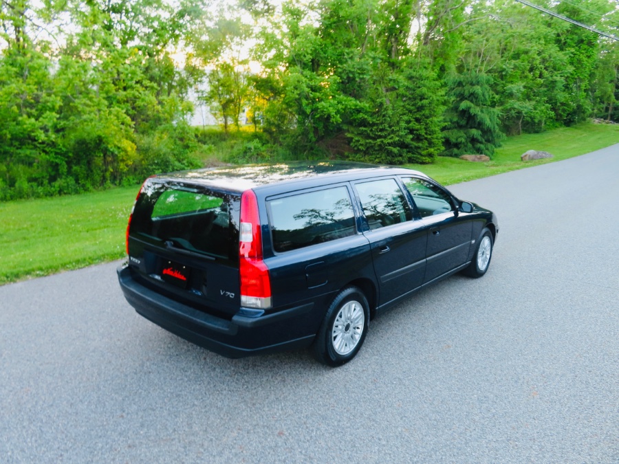 2004 Volvo V70 2.4L Auto w/Sunroof, available for sale in North Salem, New York | Meccanic Shop North Inc. North Salem, New York 2004 Volvo V70 2.4L Auto w/Sunroof, available for sale in North Salem, New York | Meccanic Shop North Inc. North Salem, New York