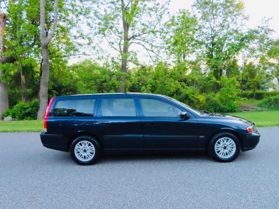 2004 Volvo V70 2.4L Auto w/Sunroof, available for sale in North Salem, New York | Meccanic Shop North Inc. North Salem, New York 2004 Volvo V70 2.4L Auto w/Sunroof, available for sale in North Salem, New York | Meccanic Shop North Inc. North Salem, New York