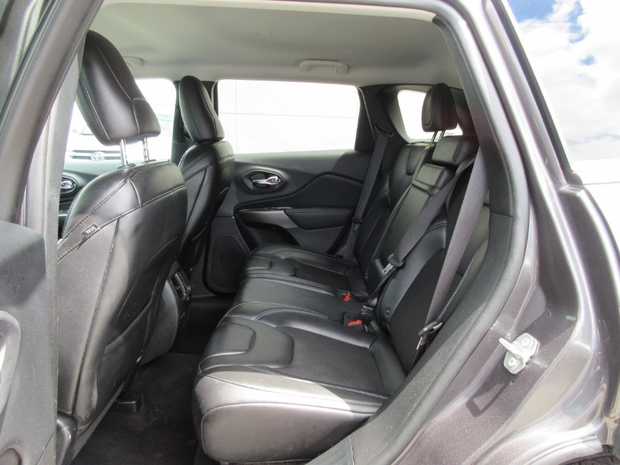 Used Jeep Cherokee Latitude Plus 4x4 2019 | Route 27 Auto Mall. Linden, New Jersey Used Jeep Cherokee Latitude Plus 4x4 2019 | Route 27 Auto Mall. Linden, New Jersey