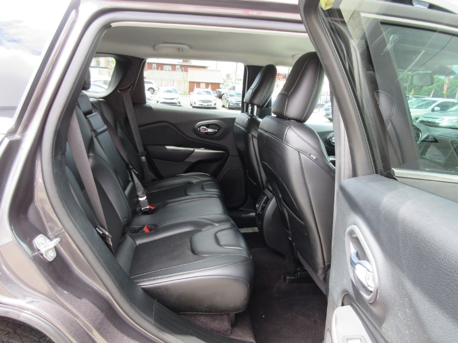 Used Jeep Cherokee Latitude Plus 4x4 2019 | Route 27 Auto Mall. Linden, New Jersey Used Jeep Cherokee Latitude Plus 4x4 2019 | Route 27 Auto Mall. Linden, New Jersey