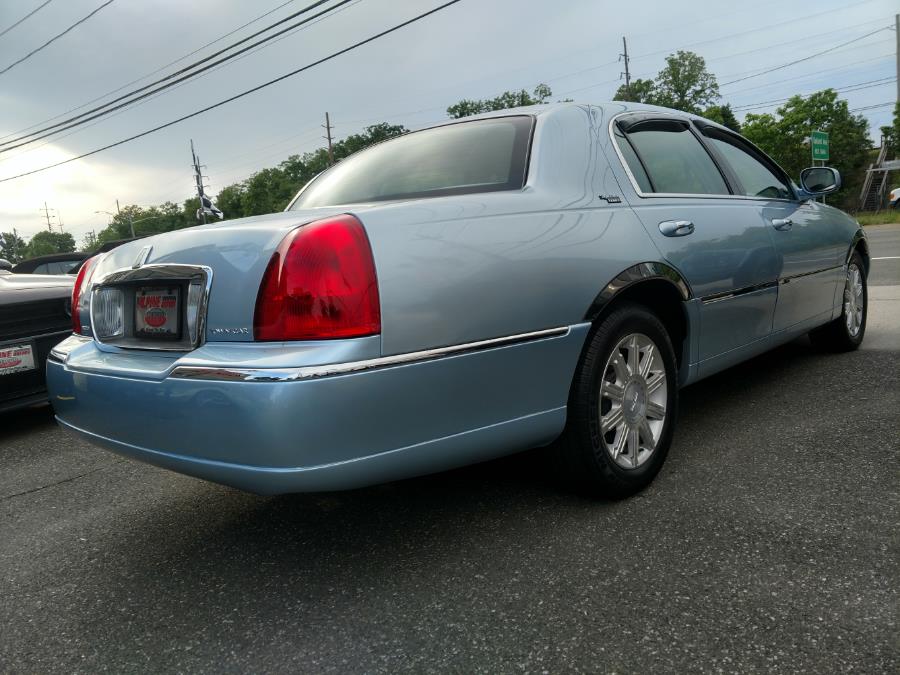 Used Lincoln Town Car 4dr Sdn Signature Limited 2006 | Alpine Motors Inc. Wantagh, New York Used Lincoln Town Car 4dr Sdn Signature Limited 2006 | Alpine Motors Inc. Wantagh, New York