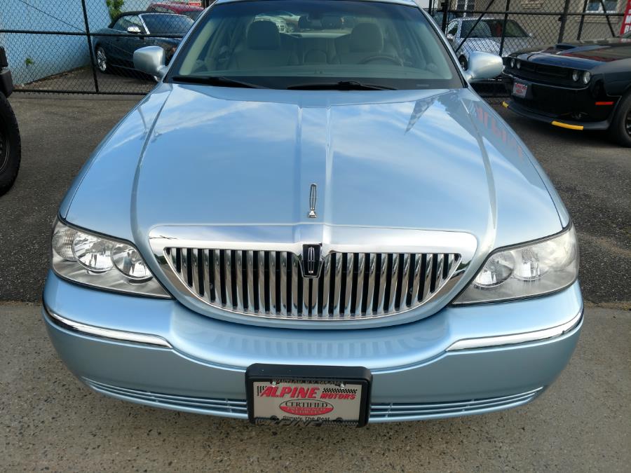 Used Lincoln Town Car 4dr Sdn Signature Limited 2006 | Alpine Motors Inc. Wantagh, New York Used Lincoln Town Car 4dr Sdn Signature Limited 2006 | Alpine Motors Inc. Wantagh, New York