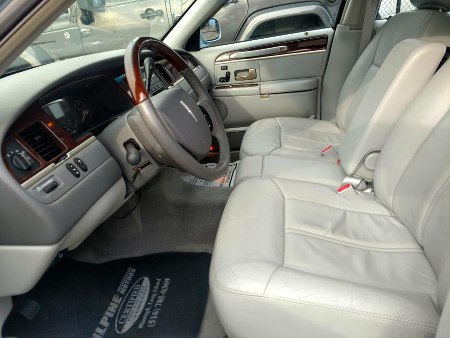 Used Lincoln Town Car 4dr Sdn Signature Limited 2006 | Alpine Motors Inc. Wantagh, New York Used Lincoln Town Car 4dr Sdn Signature Limited 2006 | Alpine Motors Inc. Wantagh, New York