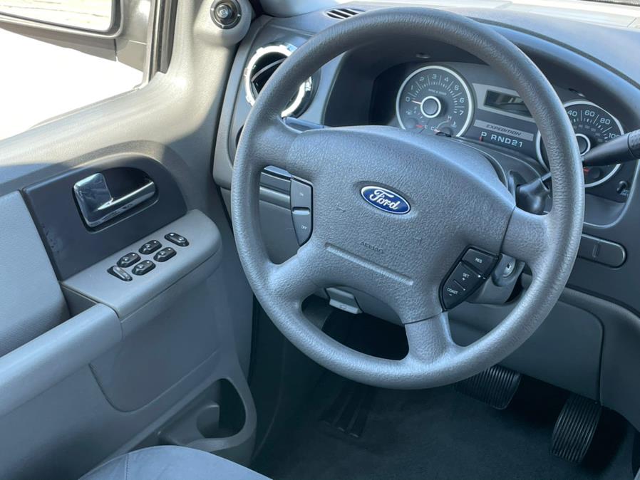 2005 Ford Expedition 5.4L XLT, available for sale in Corona, California | Green Light Auto. Corona, California 2005 Ford Expedition 5.4L XLT, available for sale in Corona, California | Green Light Auto. Corona, California