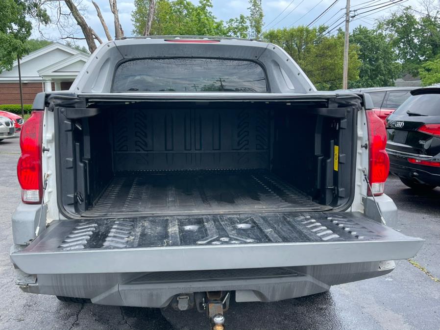 Used Chevrolet Avalanche 1500 5dr Crew Cab 130" WB 4WD 2002 | Lava Motors 2 Inc. Canton, Connecticut Used Chevrolet Avalanche 1500 5dr Crew Cab 130" WB 4WD 2002 | Lava Motors 2 Inc. Canton, Connecticut