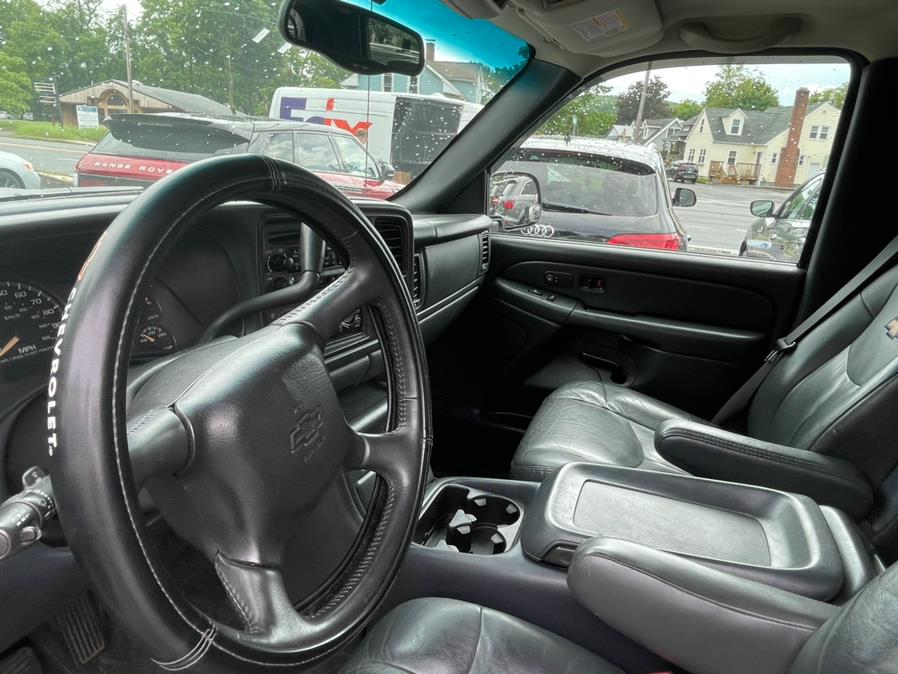 Used Chevrolet Avalanche 1500 5dr Crew Cab 130" WB 4WD 2002 | Lava Motors 2 Inc. Canton, Connecticut Used Chevrolet Avalanche 1500 5dr Crew Cab 130" WB 4WD 2002 | Lava Motors 2 Inc. Canton, Connecticut