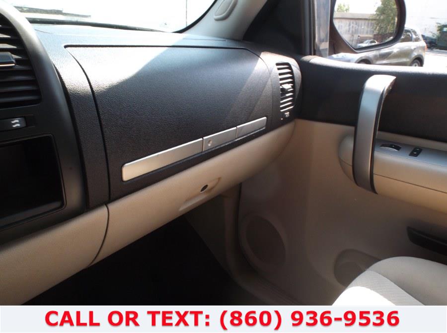 Used Chevrolet Silverado 1500 4WD Ext Cab 143.5" LT w/1LT 2008 | Lee Motors Sales Inc. Hartford, Connecticut Used Chevrolet Silverado 1500 4WD Ext Cab 143.5" LT w/1LT 2008 | Lee Motors Sales Inc. Hartford, Connecticut