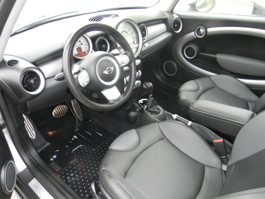 Used MINI Cooper Hardtop 2dr Cpe S 2009 | M&M Vehicles Inc dba Central Motors. Southborough, Massachusetts Used MINI Cooper Hardtop 2dr Cpe S 2009 | M&M Vehicles Inc dba Central Motors. Southborough, Massachusetts