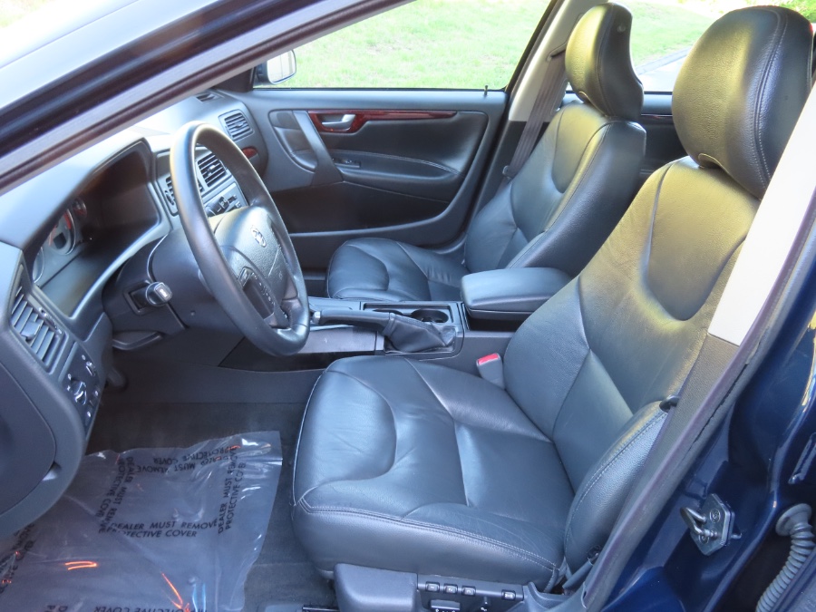 2004 Volvo V70 2.4L Auto w/Sunroof, available for sale in North Salem, New York | Meccanic Shop North Inc. North Salem, New York 2004 Volvo V70 2.4L Auto w/Sunroof, available for sale in North Salem, New York | Meccanic Shop North Inc. North Salem, New York