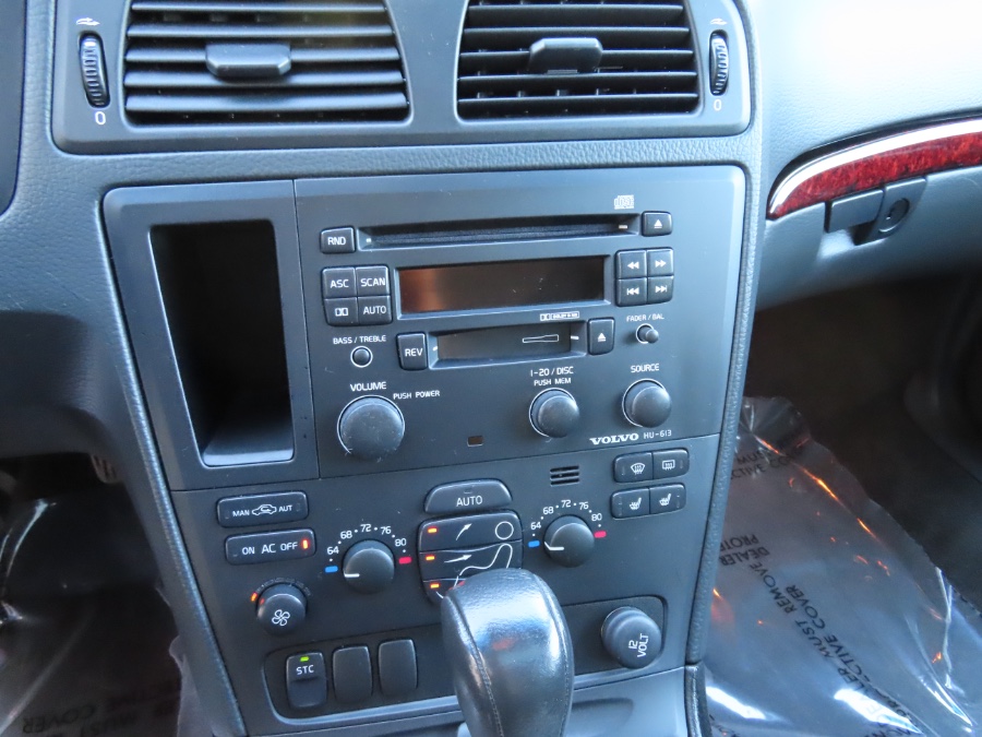 2004 Volvo V70 2.4L Auto w/Sunroof, available for sale in North Salem, New York | Meccanic Shop North Inc. North Salem, New York 2004 Volvo V70 2.4L Auto w/Sunroof, available for sale in North Salem, New York | Meccanic Shop North Inc. North Salem, New York