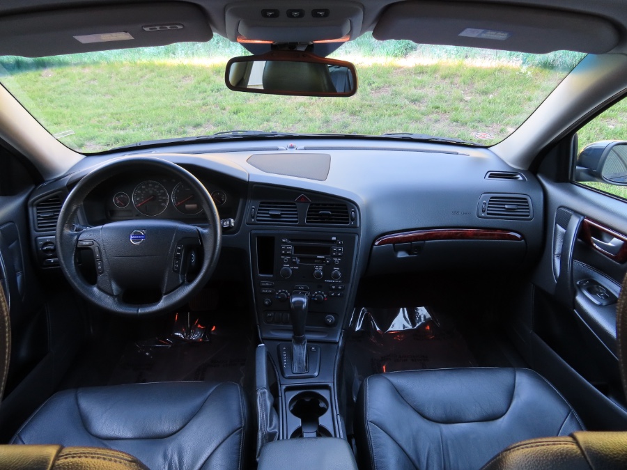 2004 Volvo V70 2.4L Auto w/Sunroof, available for sale in North Salem, New York | Meccanic Shop North Inc. North Salem, New York 2004 Volvo V70 2.4L Auto w/Sunroof, available for sale in North Salem, New York | Meccanic Shop North Inc. North Salem, New York