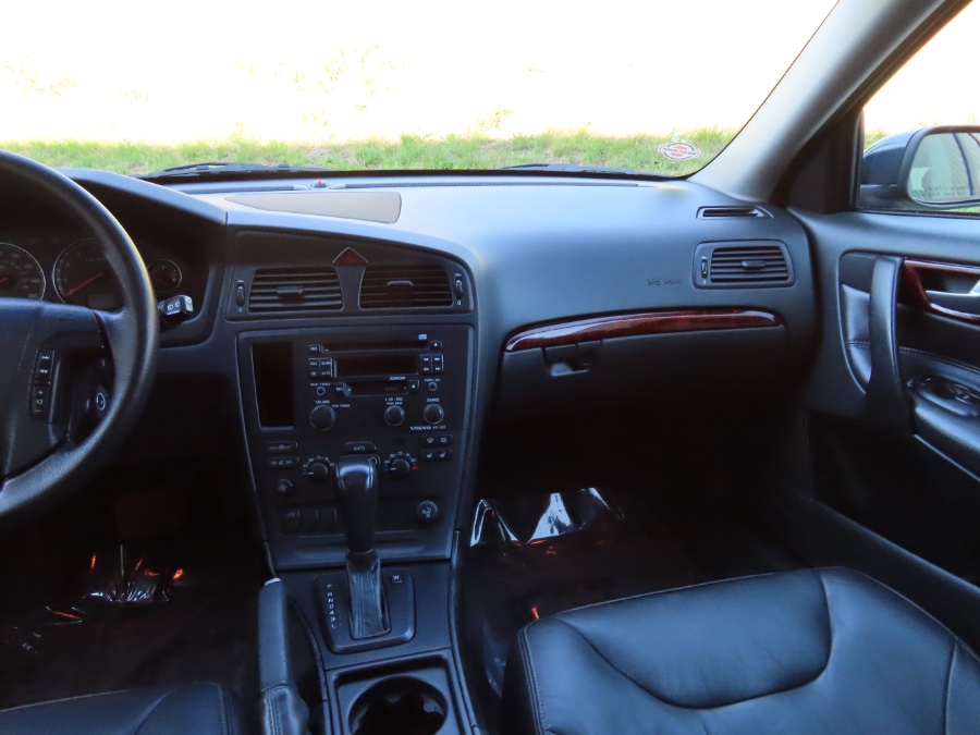 2004 Volvo V70 2.4L Auto w/Sunroof, available for sale in North Salem, New York | Meccanic Shop North Inc. North Salem, New York 2004 Volvo V70 2.4L Auto w/Sunroof, available for sale in North Salem, New York | Meccanic Shop North Inc. North Salem, New York