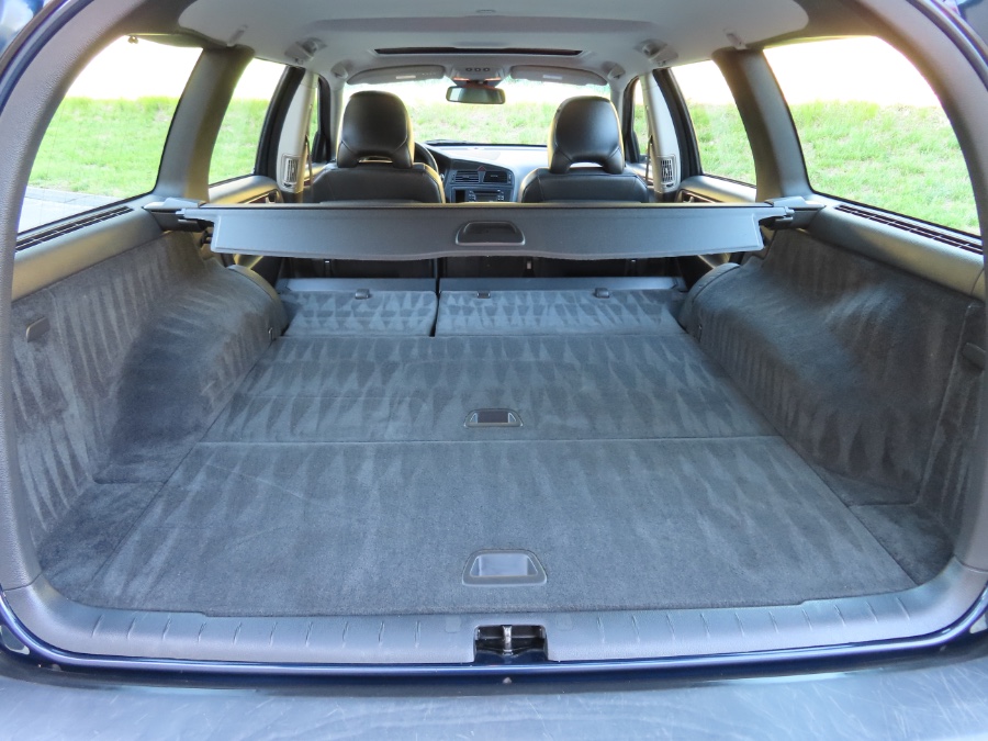2004 Volvo V70 2.4L Auto w/Sunroof, available for sale in North Salem, New York | Meccanic Shop North Inc. North Salem, New York 2004 Volvo V70 2.4L Auto w/Sunroof, available for sale in North Salem, New York | Meccanic Shop North Inc. North Salem, New York