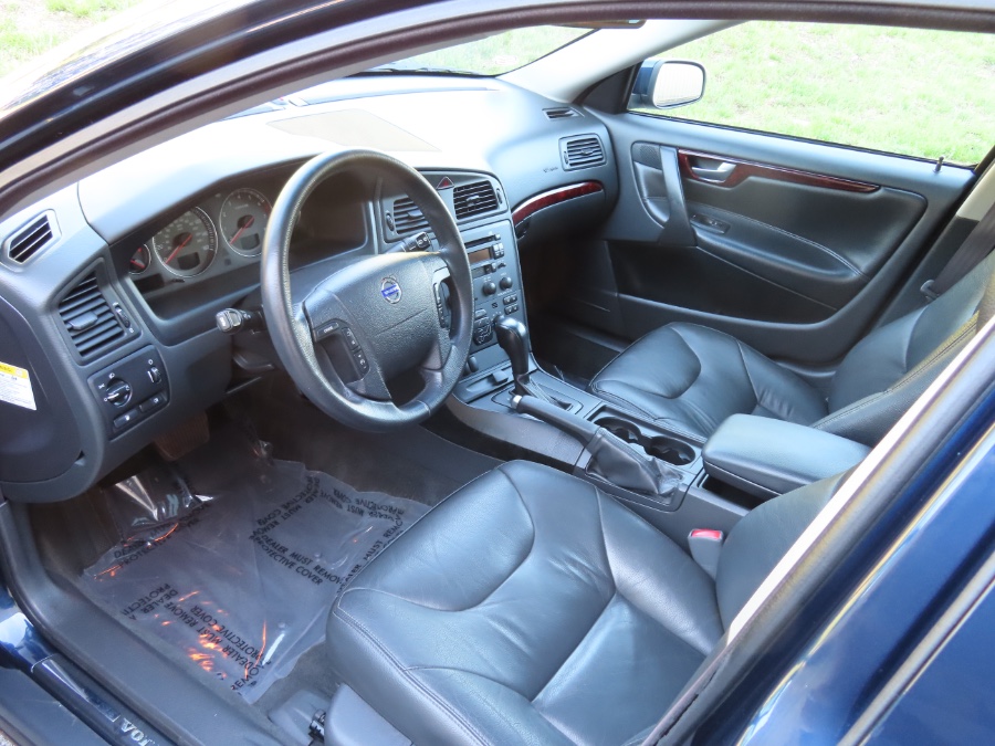 2004 Volvo V70 2.4L Auto w/Sunroof, available for sale in North Salem, New York | Meccanic Shop North Inc. North Salem, New York 2004 Volvo V70 2.4L Auto w/Sunroof, available for sale in North Salem, New York | Meccanic Shop North Inc. North Salem, New York