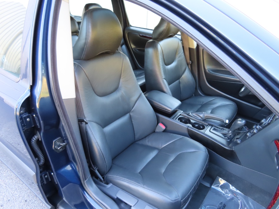 2004 Volvo V70 2.4L Auto w/Sunroof, available for sale in North Salem, New York | Meccanic Shop North Inc. North Salem, New York 2004 Volvo V70 2.4L Auto w/Sunroof, available for sale in North Salem, New York | Meccanic Shop North Inc. North Salem, New York