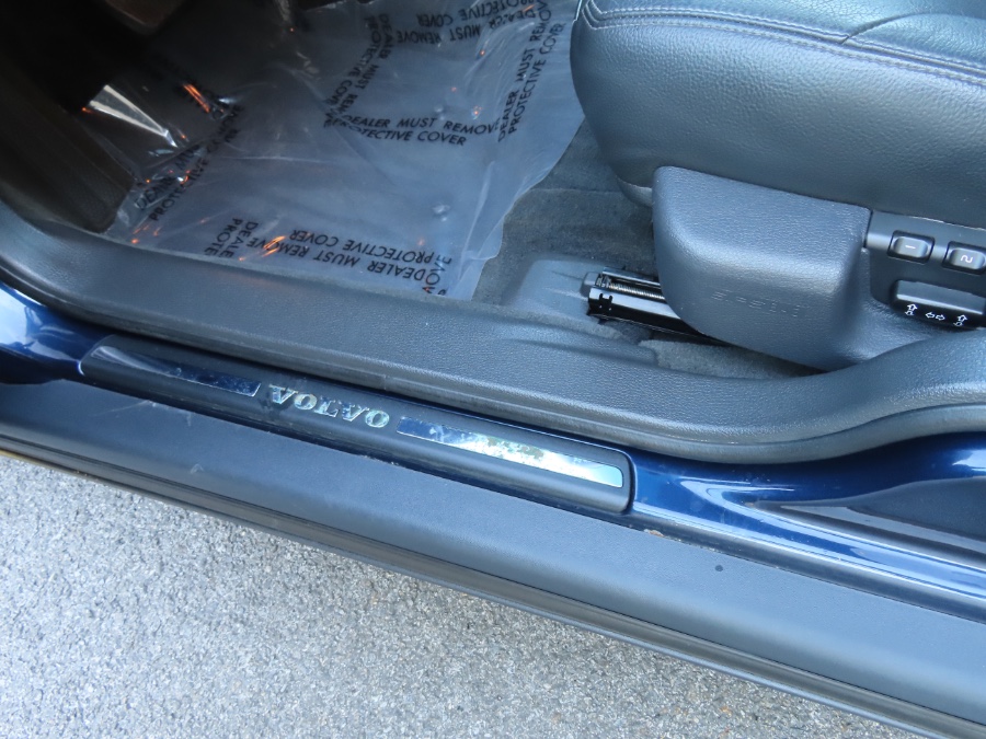 2004 Volvo V70 2.4L Auto w/Sunroof, available for sale in North Salem, New York | Meccanic Shop North Inc. North Salem, New York 2004 Volvo V70 2.4L Auto w/Sunroof, available for sale in North Salem, New York | Meccanic Shop North Inc. North Salem, New York