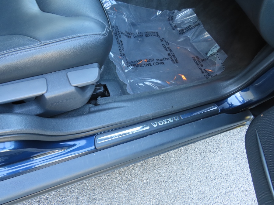 2004 Volvo V70 2.4L Auto w/Sunroof, available for sale in North Salem, New York | Meccanic Shop North Inc. North Salem, New York 2004 Volvo V70 2.4L Auto w/Sunroof, available for sale in North Salem, New York | Meccanic Shop North Inc. North Salem, New York
