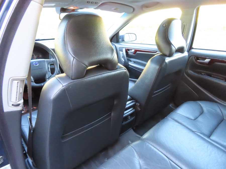 2004 Volvo V70 2.4L Auto w/Sunroof, available for sale in North Salem, New York | Meccanic Shop North Inc. North Salem, New York 2004 Volvo V70 2.4L Auto w/Sunroof, available for sale in North Salem, New York | Meccanic Shop North Inc. North Salem, New York
