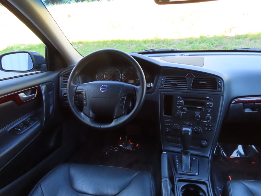 2004 Volvo V70 2.4L Auto w/Sunroof, available for sale in North Salem, New York | Meccanic Shop North Inc. North Salem, New York 2004 Volvo V70 2.4L Auto w/Sunroof, available for sale in North Salem, New York | Meccanic Shop North Inc. North Salem, New York