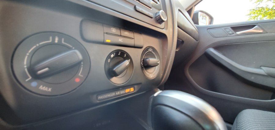 Used Volkswagen Jetta Sedan 4dr Auto 2011 | Rubber Bros Auto World. Brooklyn, New York Used Volkswagen Jetta Sedan 4dr Auto 2011 | Rubber Bros Auto World. Brooklyn, New York