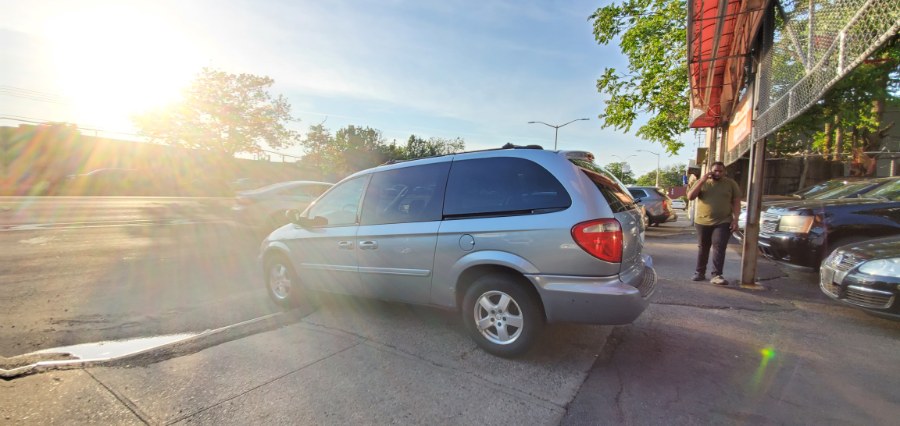 Used Dodge Caravan 4dr Grand SXT 2005 | Rubber Bros Auto World. Brooklyn, New York Used Dodge Caravan 4dr Grand SXT 2005 | Rubber Bros Auto World. Brooklyn, New York