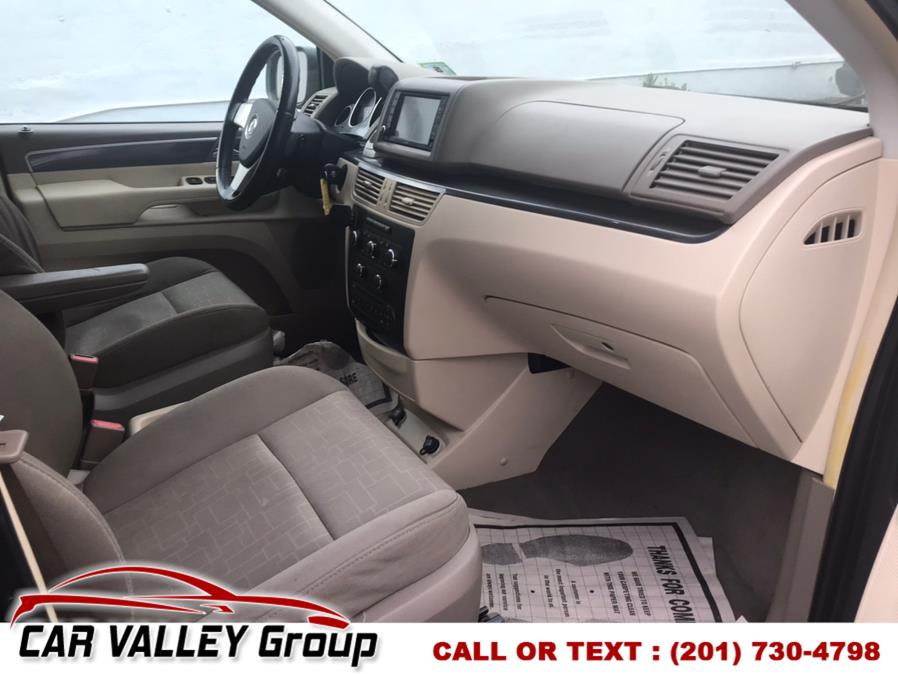 Used Volkswagen Routan 4dr Wgn SE w/RSE 2009 | Car Valley Group. Jersey City, New Jersey Used Volkswagen Routan 4dr Wgn SE w/RSE 2009 | Car Valley Group. Jersey City, New Jersey