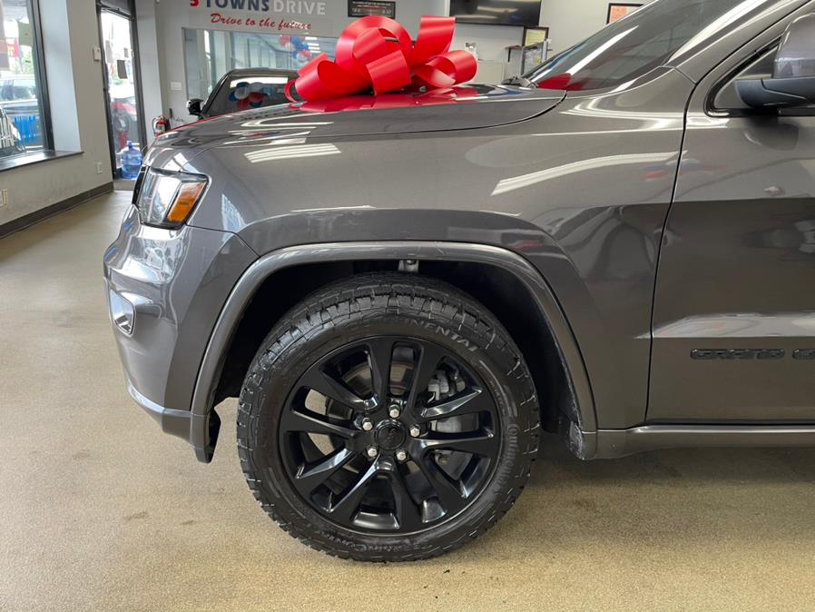 2017 Jeep Grand Cherokee Altitude 4x4, available for sale in Inwood, New York | 5 Towns Drive. Inwood, New York 2017 Jeep Grand Cherokee Altitude 4x4, available for sale in Inwood, New York | 5 Towns Drive. Inwood, New York