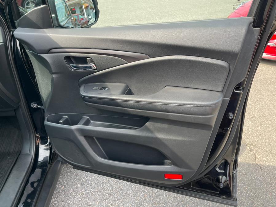 2016 Honda Pilot AWD 4dr EX-L, available for sale in South Windsor, Connecticut | Mike And Tony Auto Sales, Inc. South Windsor, Connecticut 2016 Honda Pilot AWD 4dr EX-L, available for sale in South Windsor, Connecticut | Mike And Tony Auto Sales, Inc. South Windsor, Connecticut