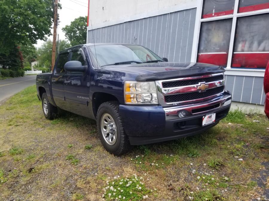 2009 Chevrolet Silverado 1500 4WD Crew Cab 143.5" LT, available for sale in Milford, Connecticut | Adonai Auto Sales LLC. Milford, Connecticut