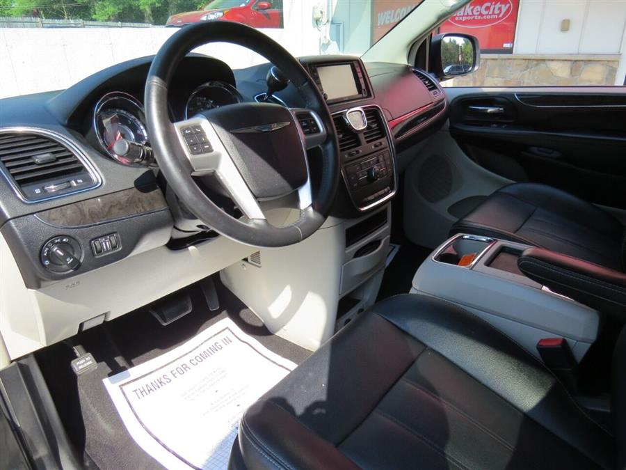 Used Chrysler Town And Country Touring 4dr Mini Van 2016 | Lake City Exports Inc. Auburn, Maine Used Chrysler Town And Country Touring 4dr Mini Van 2016 | Lake City Exports Inc. Auburn, Maine