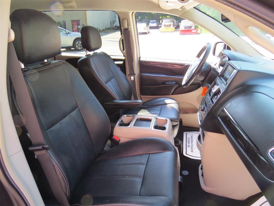 Used Chrysler Town And Country Touring 4dr Mini Van 2016 | Lake City Exports Inc. Auburn, Maine Used Chrysler Town And Country Touring 4dr Mini Van 2016 | Lake City Exports Inc. Auburn, Maine