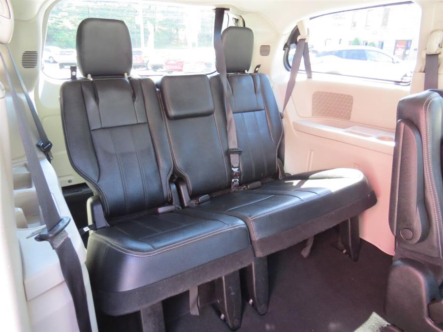 Used Chrysler Town And Country Touring 4dr Mini Van 2016 | Lake City Exports Inc. Auburn, Maine Used Chrysler Town And Country Touring 4dr Mini Van 2016 | Lake City Exports Inc. Auburn, Maine