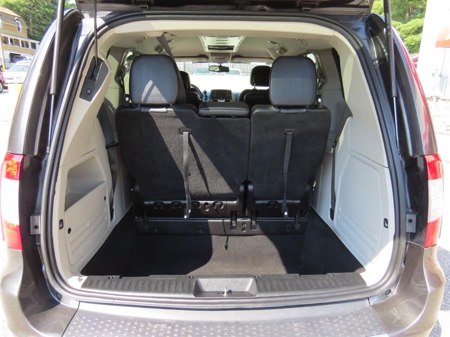 Used Chrysler Town And Country Touring 4dr Mini Van 2016 | Lake City Exports Inc. Auburn, Maine Used Chrysler Town And Country Touring 4dr Mini Van 2016 | Lake City Exports Inc. Auburn, Maine