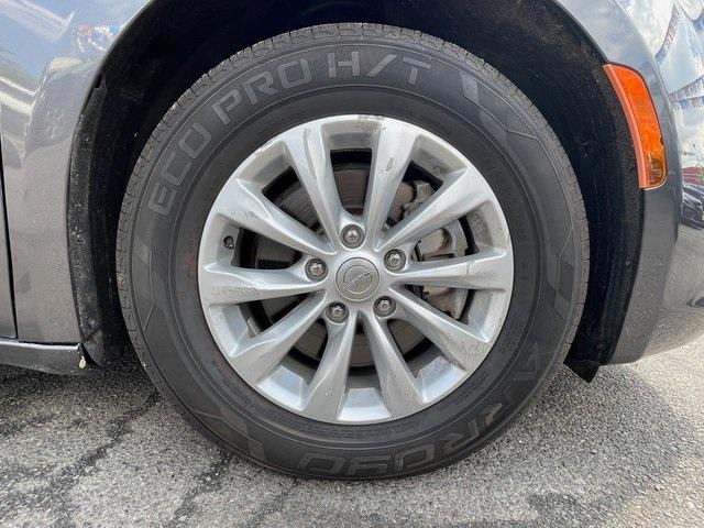 Used Chrysler Pacifica Touring L 2017 | Hillside Auto Outlet. Jamaica, New York Used Chrysler Pacifica Touring L 2017 | Hillside Auto Outlet. Jamaica, New York